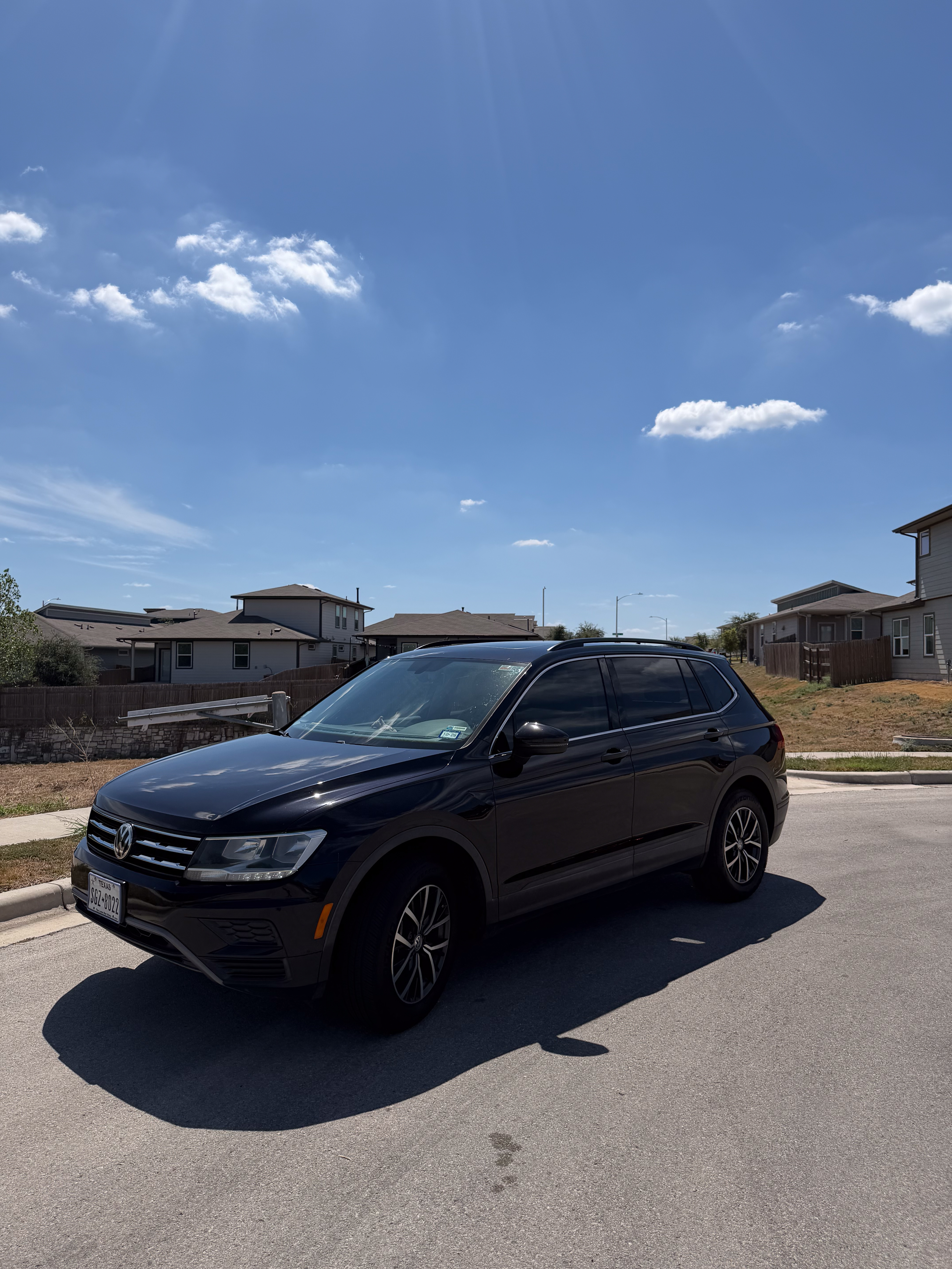Used 2019 Volkswagen Tiguan SE FWD image 2