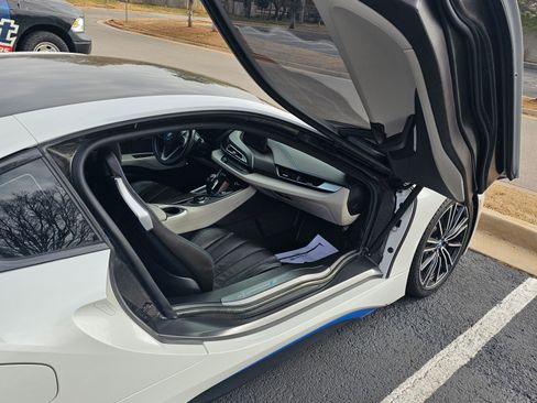 Used 2019 BMW i8 Coupe image 13