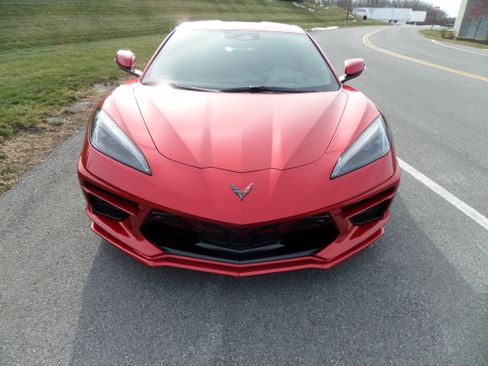 Used 2025 Chevrolet Corvette Stingray Preferred Cpe w/ Z51 Performance Package RWD image 2