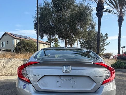 Used 2016 Honda Civic Touring image 5