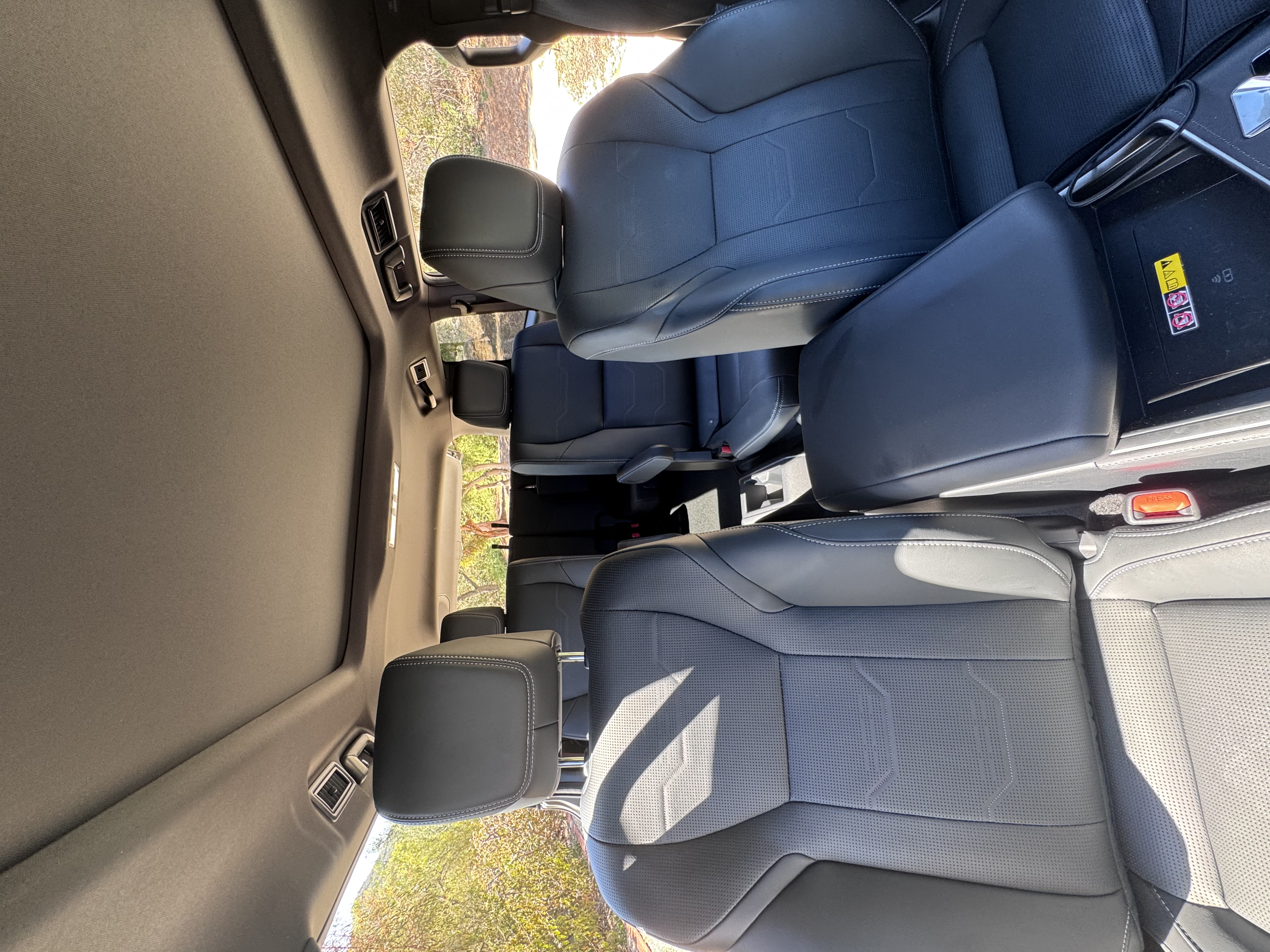 Used 2025 Lexus GX 550 w/ Cold Area Package AWD/4WD image 14