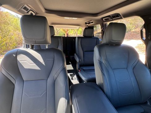 Used 2025 Lexus GX 550 w/ Cold Area Package AWD/4WD image 14