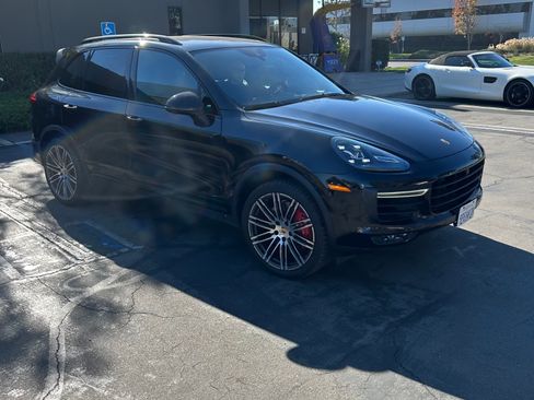 Used 2017 Porsche Cayenne AWD/4WD image 2