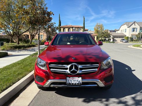 Used 2017 Mercedes-Benz GLC 300 image 1