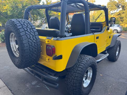 Used 1993 Jeep Wrangler 4WD image 5