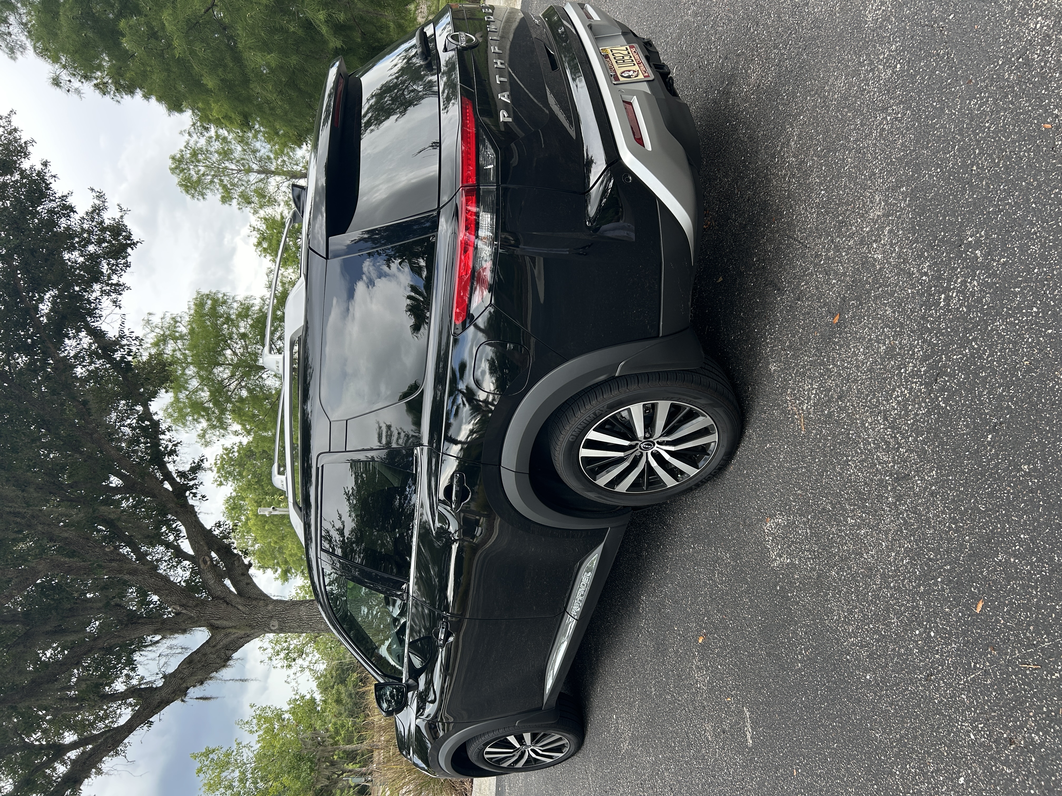 Used 2024 Nissan Pathfinder Platinum w/ Cargo Package FWD image 6
