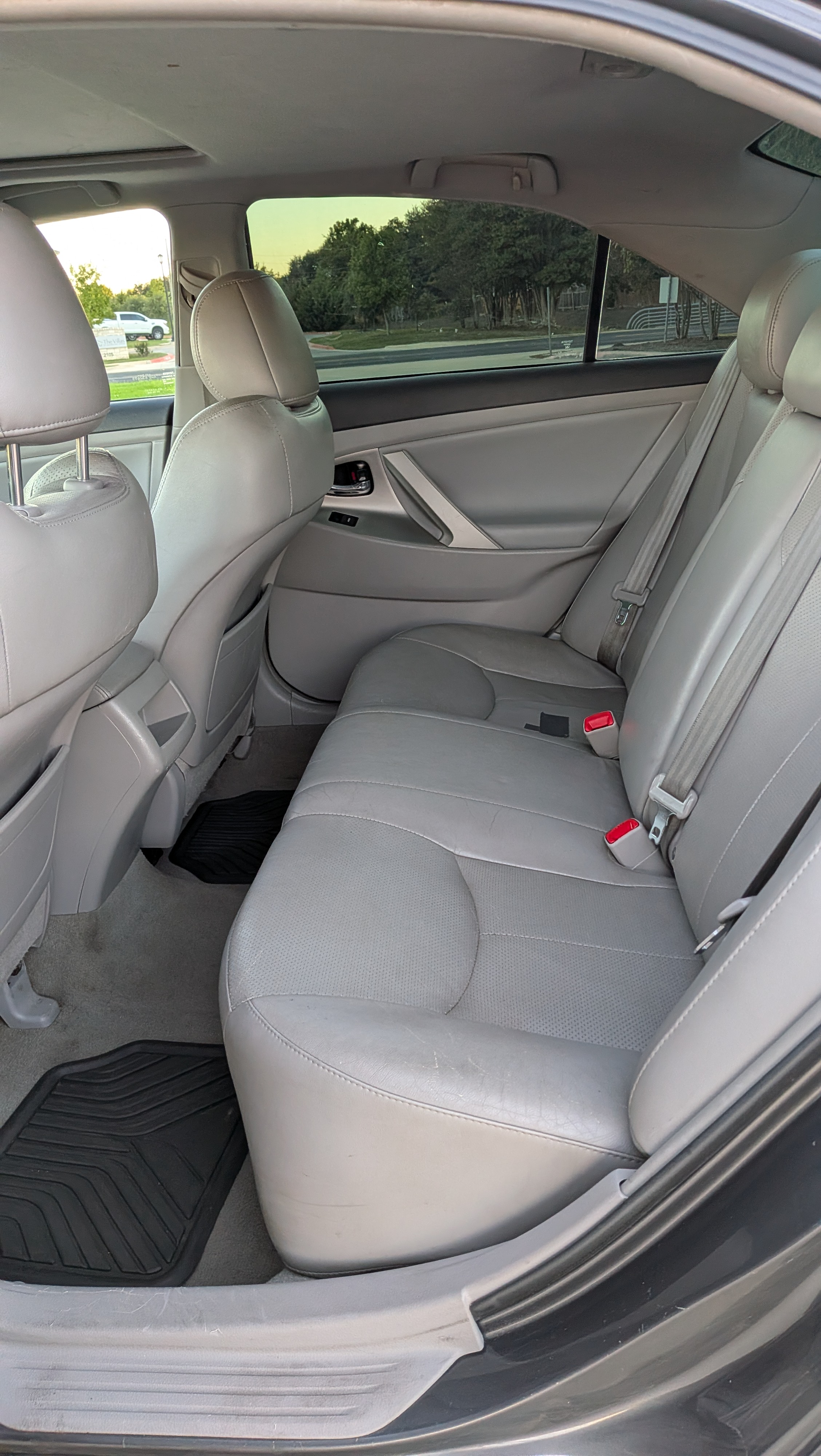 Used 2011 Toyota Camry SE w/ Sport Leather Pkg FWD image 20