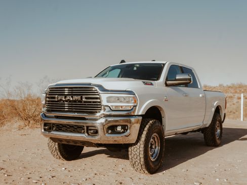 Used 2021 RAM 2500 Laramie AWD/4WD image 1