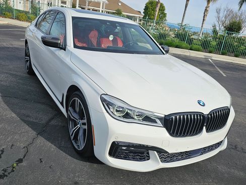 Used 2018 BMW 750i image 13