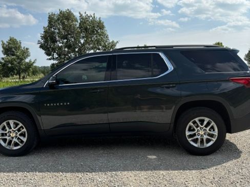 Used 2020 Chevrolet Traverse LT w/ Driver Confidence II Package AWD/4WD image 6