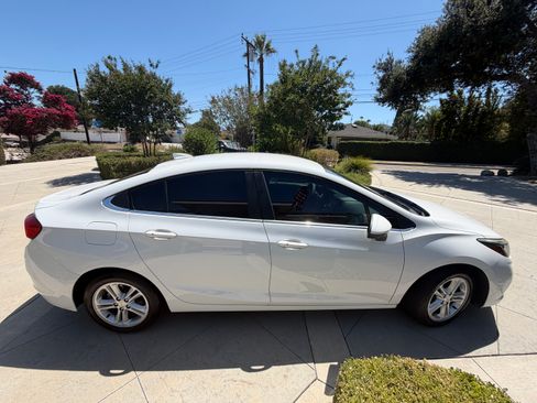 Used 2018 Chevrolet Cruze LT w/ Convenience Package FWD image 6