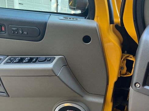 Used 2003 HUMMER H2 w/ Preferred Equipment Group image 10