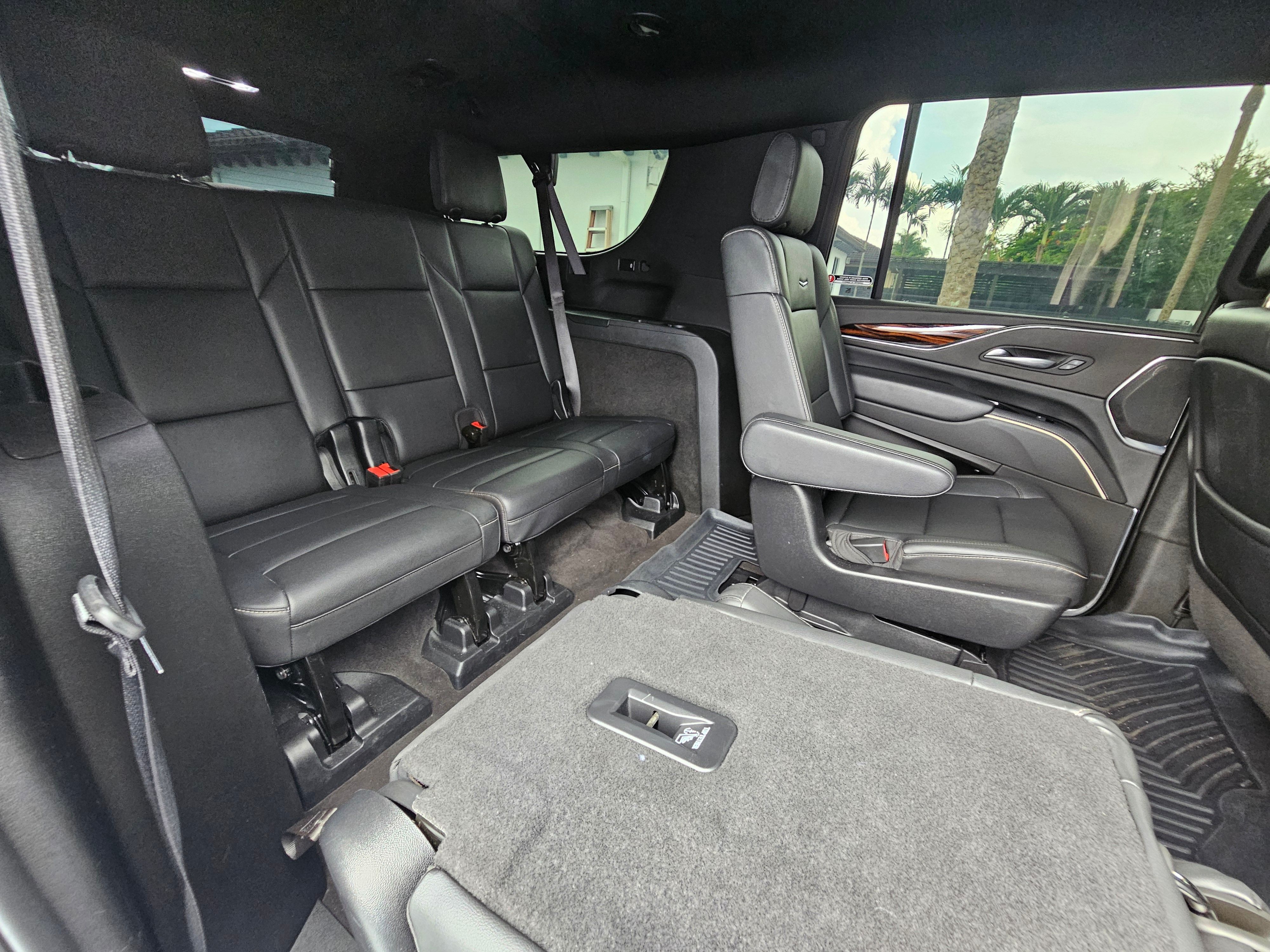 Used 2022 Cadillac Escalade ESV Luxury RWD image 11