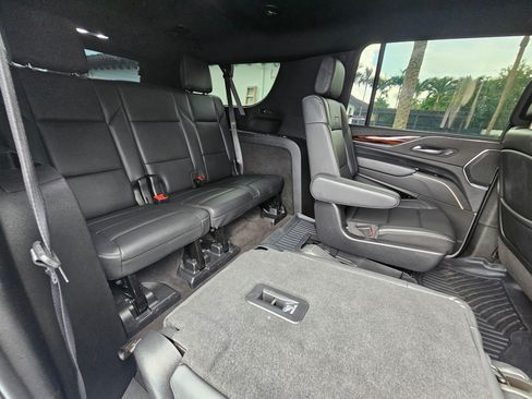 Used 2022 Cadillac Escalade ESV Luxury image 11