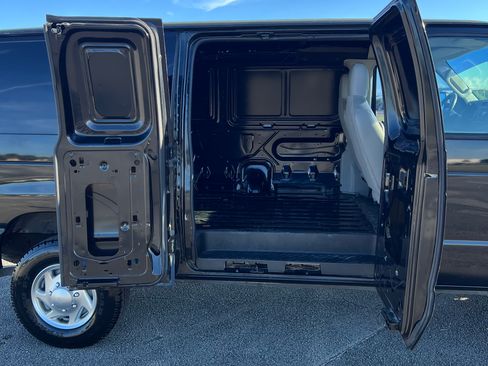 Used 2010 Ford E-250 and Econoline 250 image 14