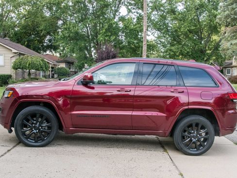 Used 2019 Jeep Grand Cherokee Altitude image 5