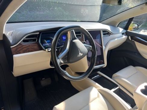 Used 2018 Tesla Model X P100D image 5