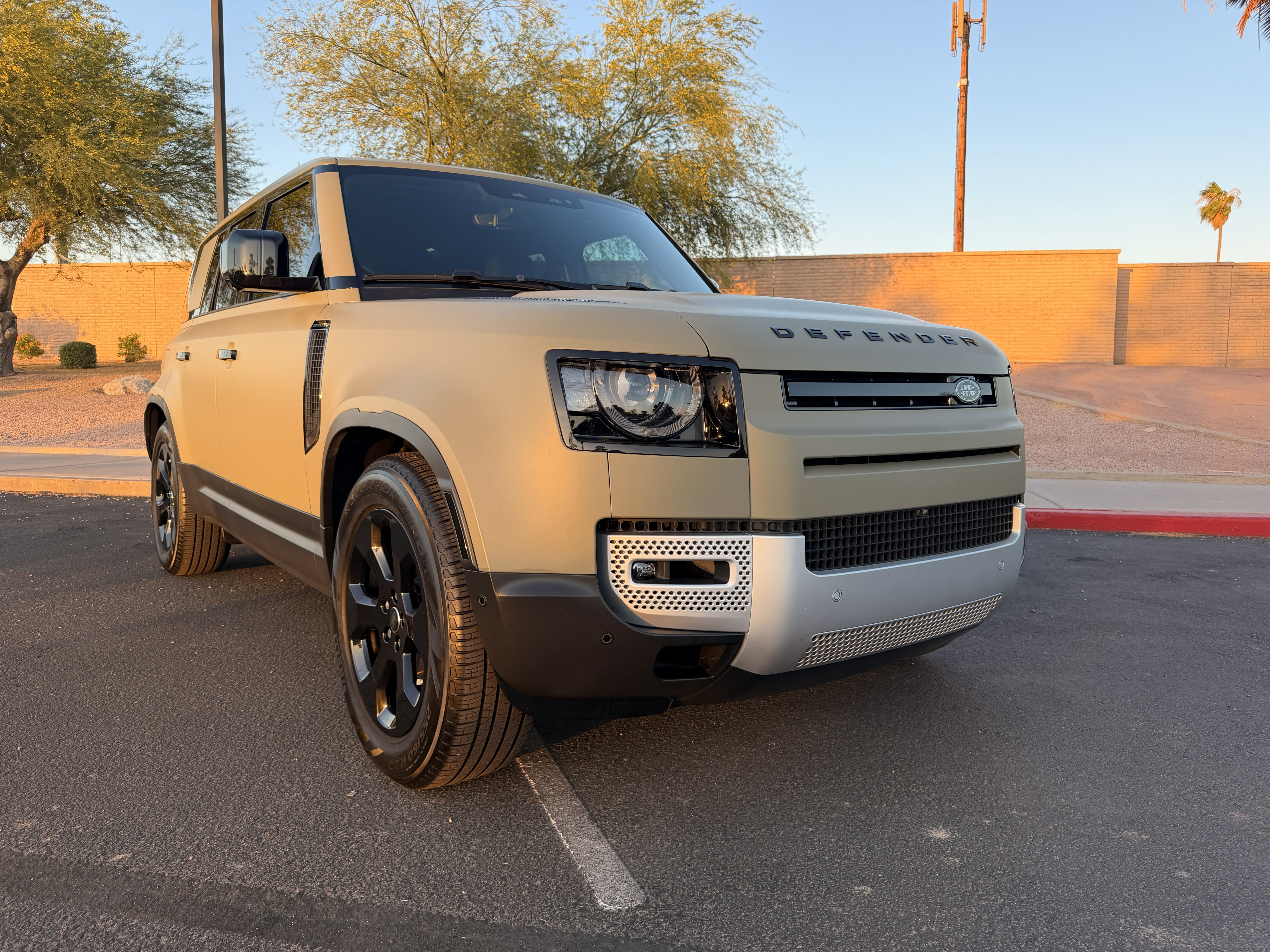 Used 2025 Land Rover Defender 110 S AWD/4WD image 9