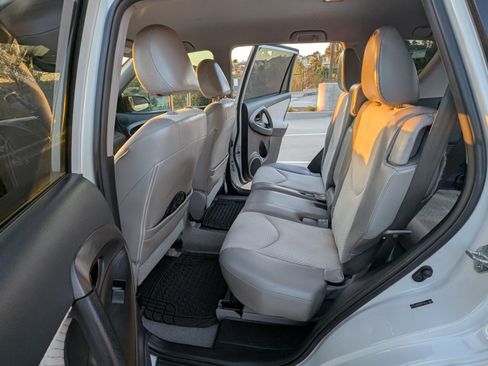 Used 2014 Toyota RAV4 EV image 5