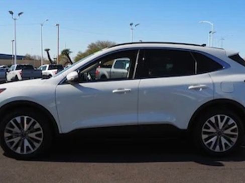 Used 2020 Ford Escape Titanium FWD image 4