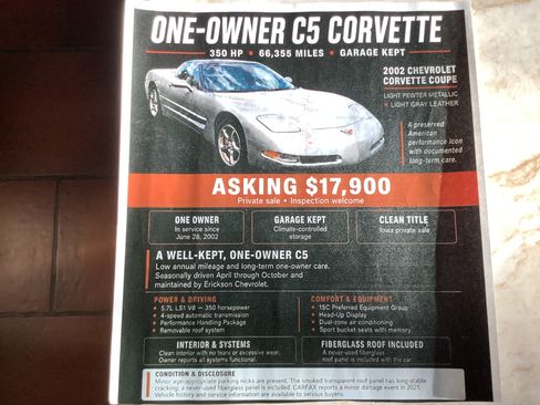 Used 2002 Chevrolet Corvette Coupe w/ Preferred Equipment Group2 RWD image 1