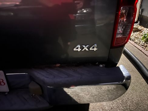 Used 2007 Nissan Frontier NISMO AWD/4WD image 19
