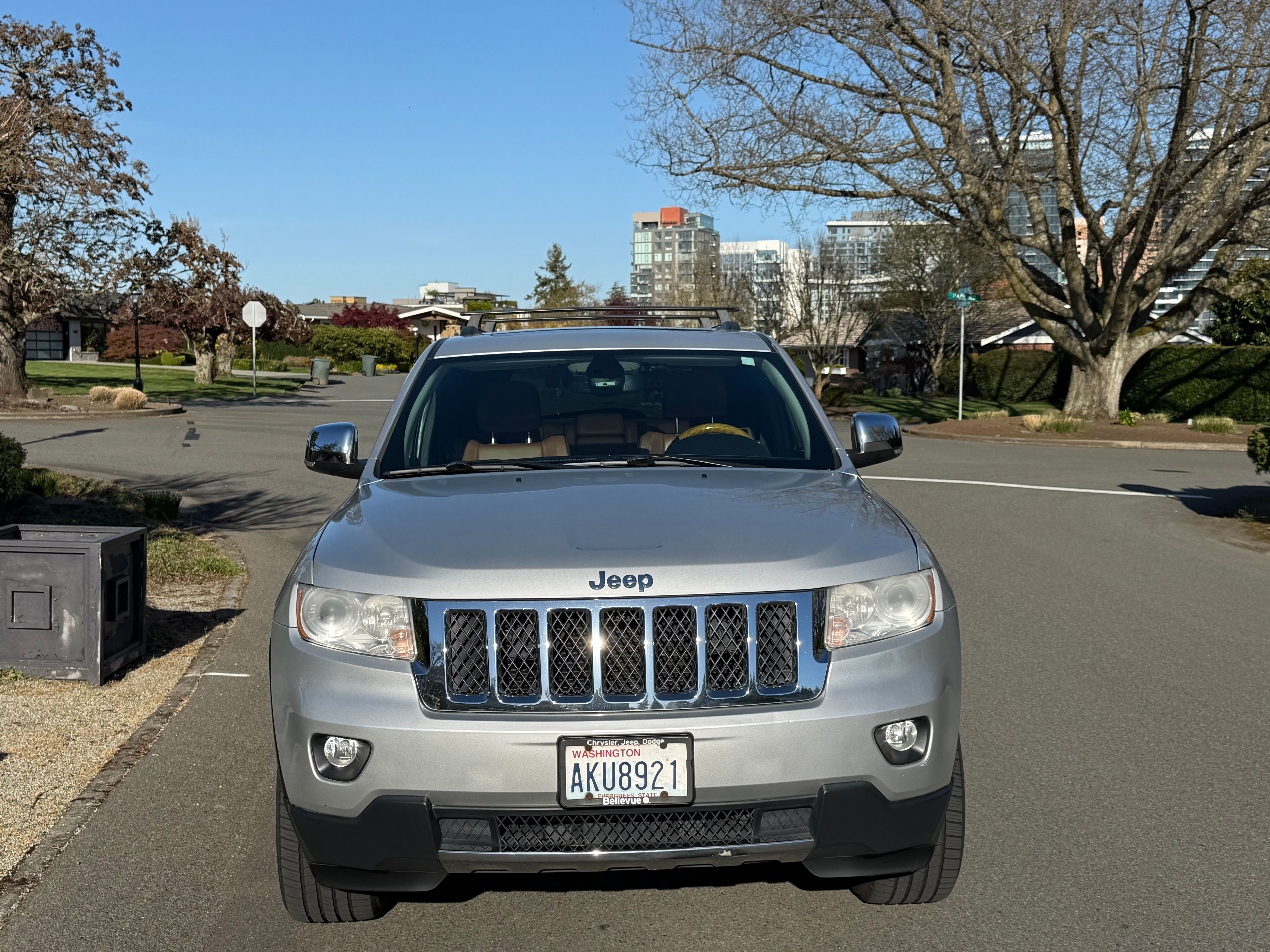 Used 2013 Jeep Grand Cherokee Overland AWD/4WD image 18