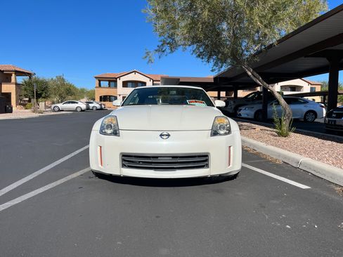 Used 2006 Nissan 350Z Touring w/ (N93) Cargo Convenience Pkg image 2