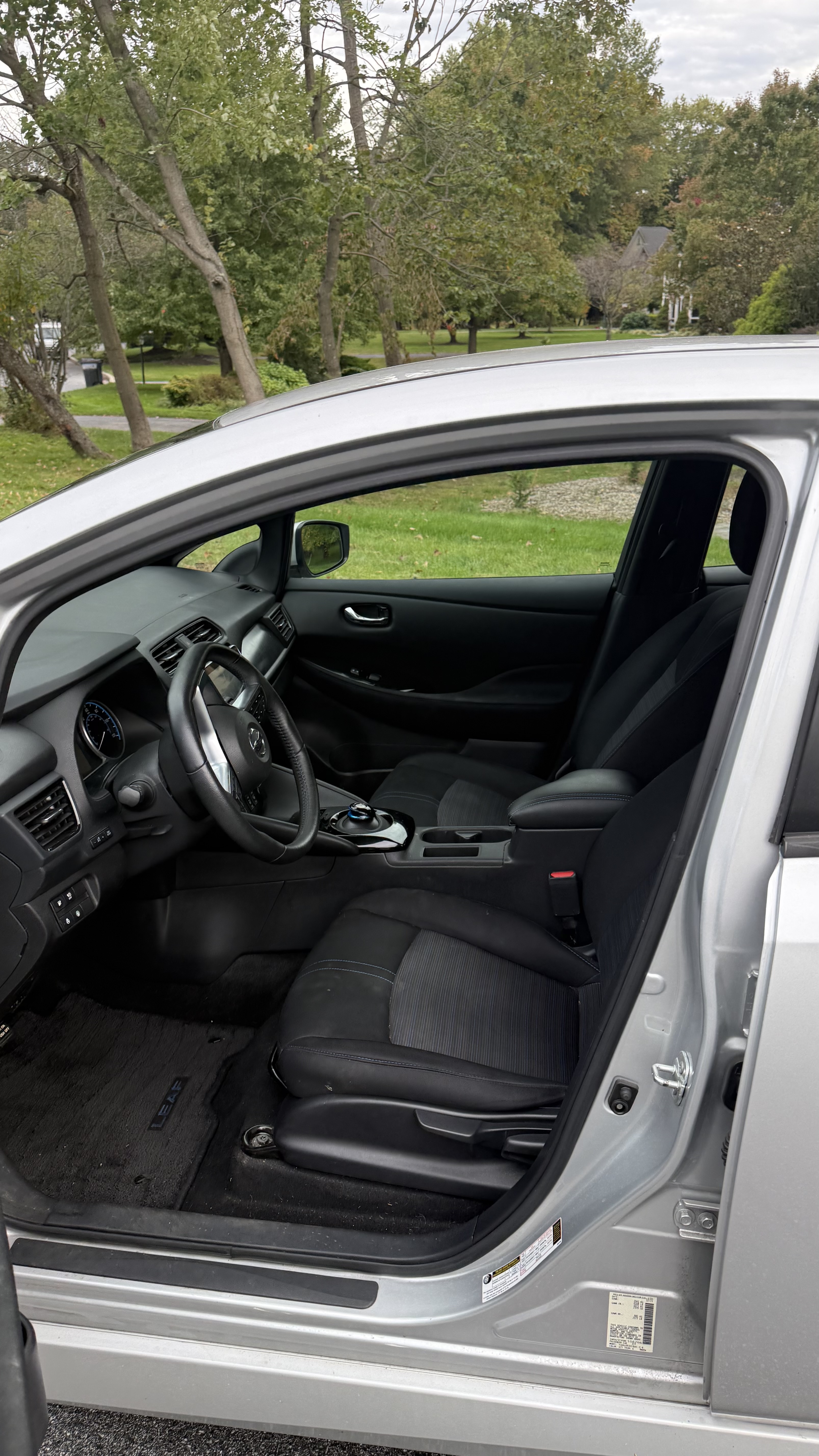 Used 2022 Nissan Leaf SV FWD image 8