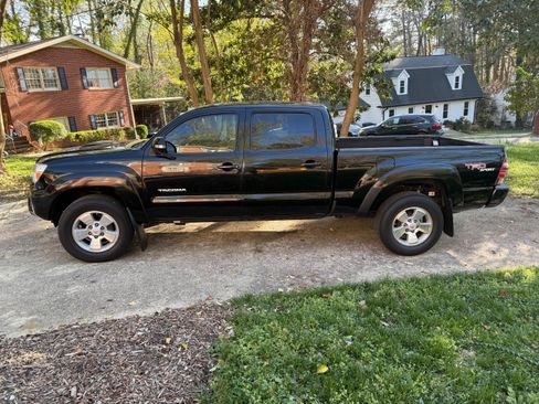 Used 2013 Toyota Tacoma 4x4 Double Cab w/ TRD Sport Pkg image 1