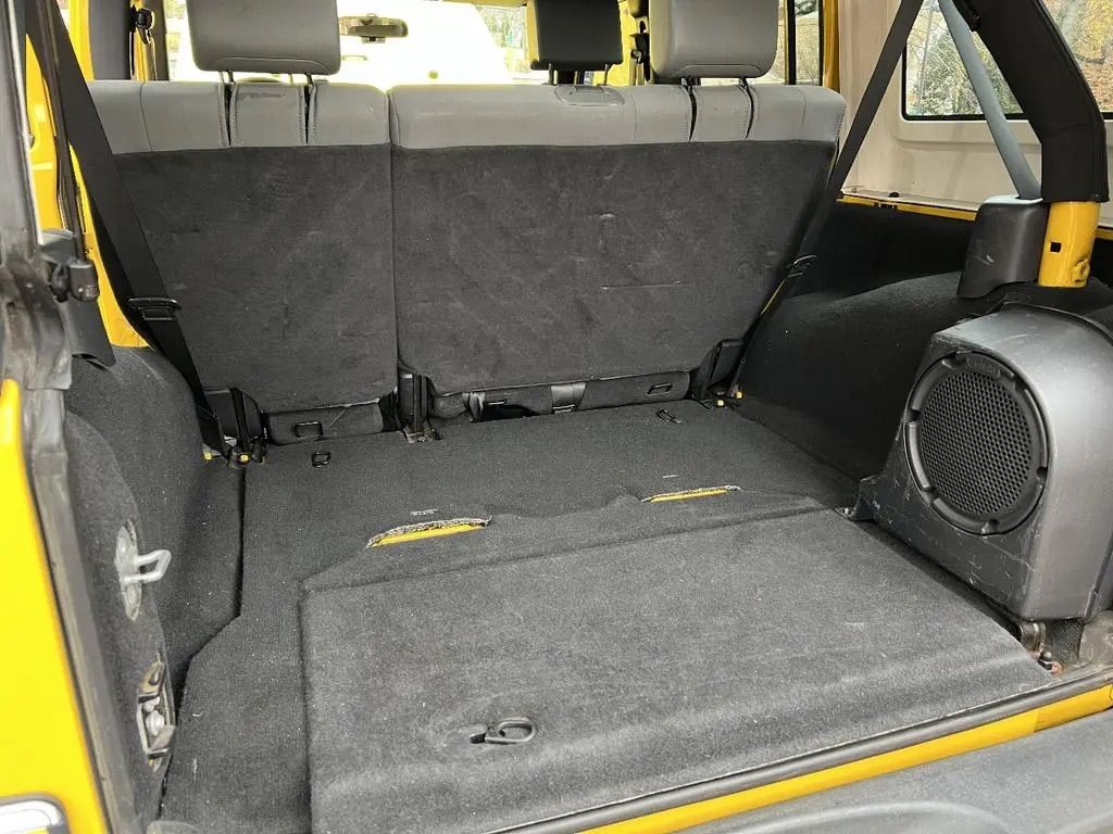 Used 2009 Jeep Wrangler Unlimited Rubicon w/ Dual Top Group AWD/4WD image 25