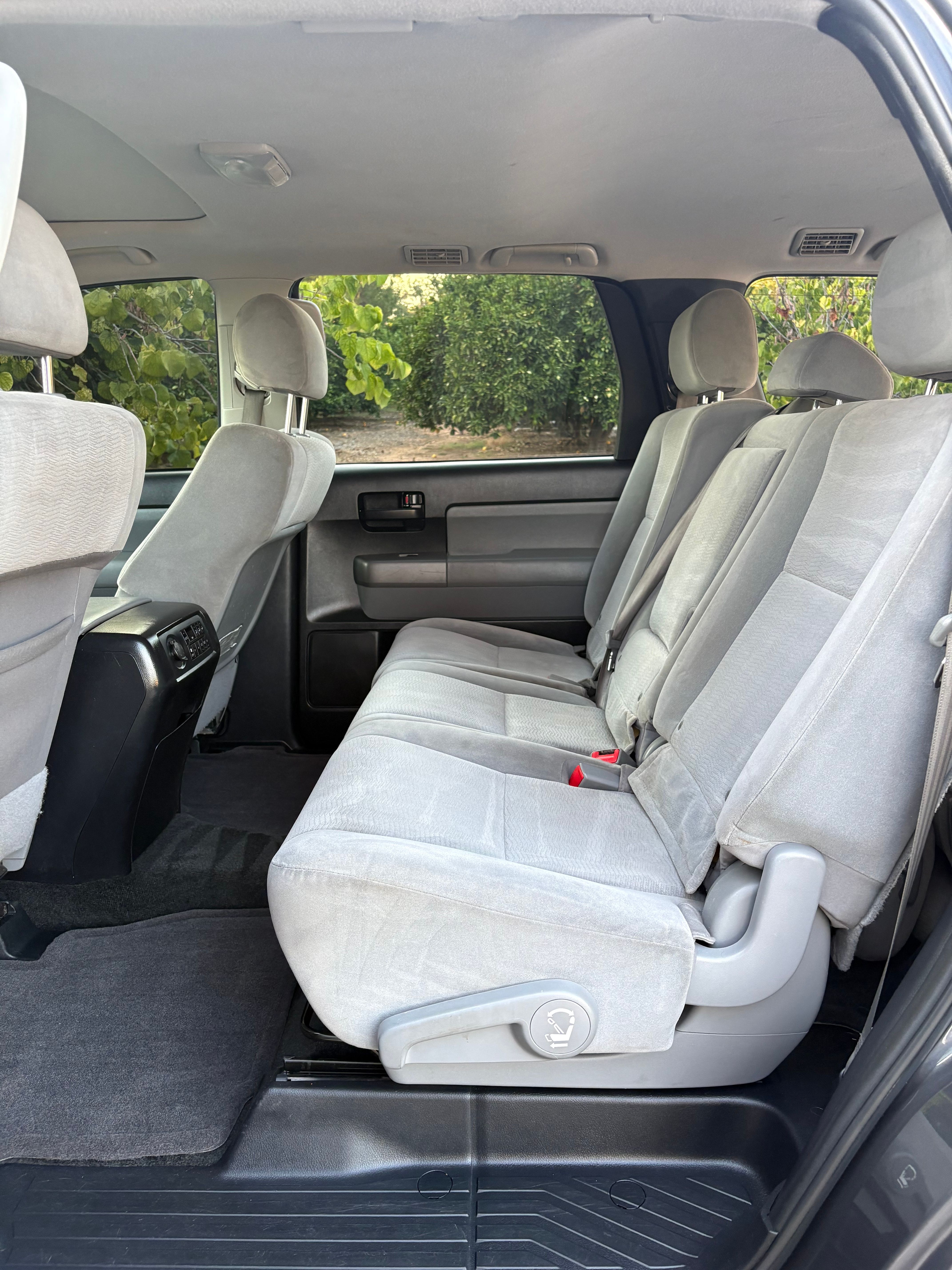 Used 2014 Toyota Sequoia SR5 AWD/4WD image 15
