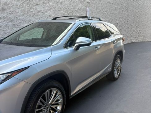 Used 2022 Lexus RX 450hL Luxury w/ Cold Area Package (CT) AWD/4WD image 9