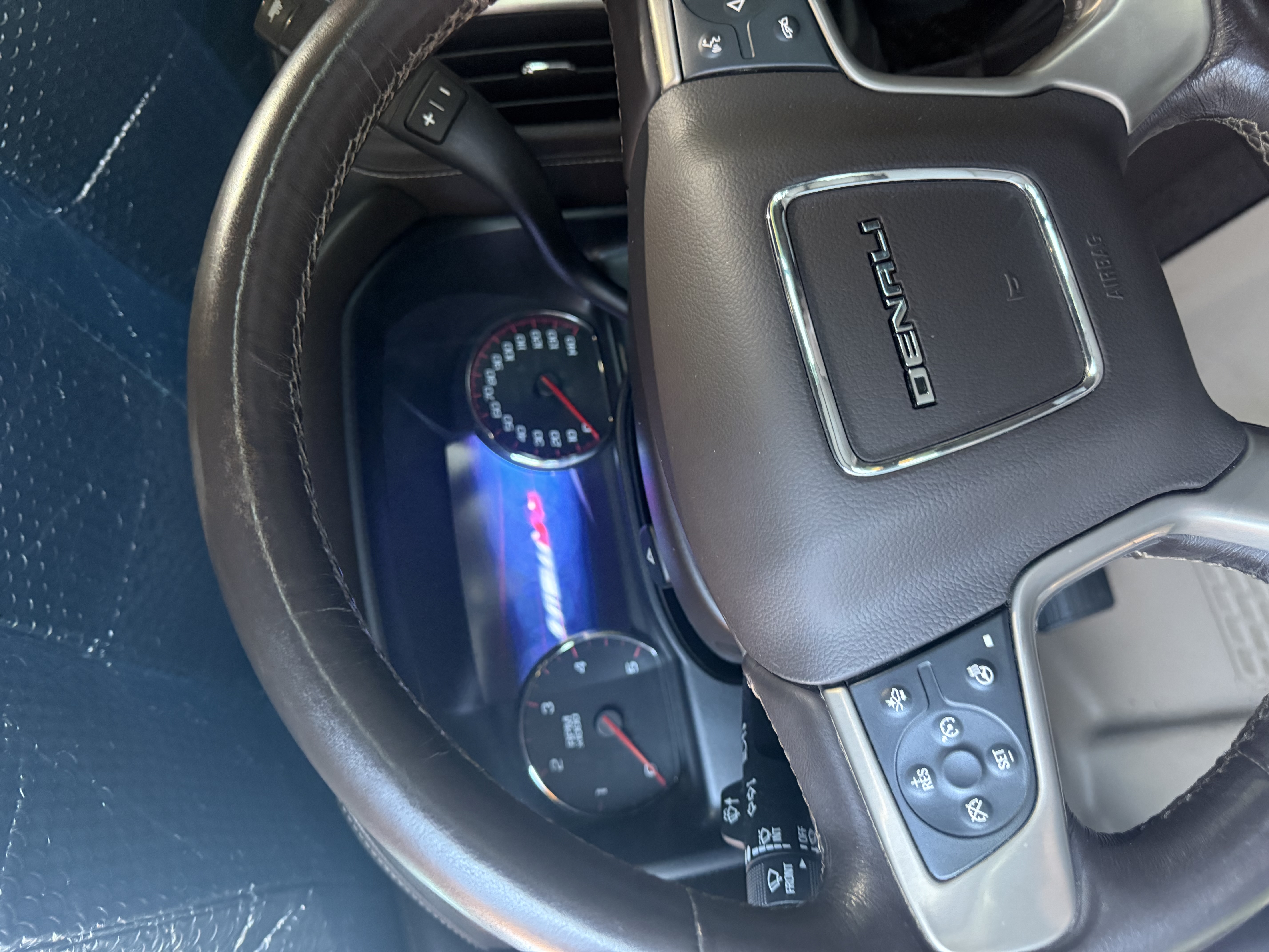 Used 2016 GMC Sierra 2500 Denali w/ Duramax Plus Package AWD/4WD image 9