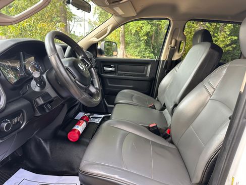 Used 2019 RAM 3500 Tradesman w/ Chrome Appearance Group image 28