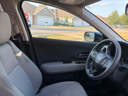 Used 2019 Honda HR-V EX image 14