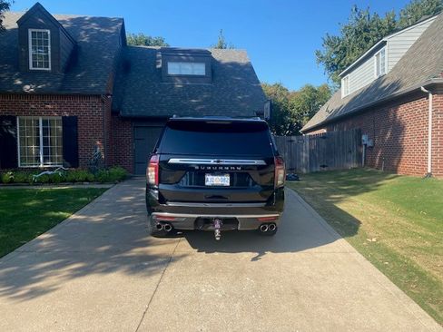 Used 2023 Chevrolet Suburban High Country w/ Premium Package 2 image 4