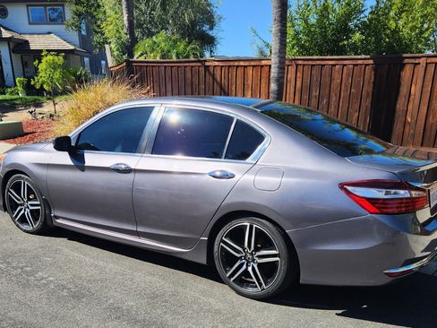 Used 2017 Honda Accord Sport image 2