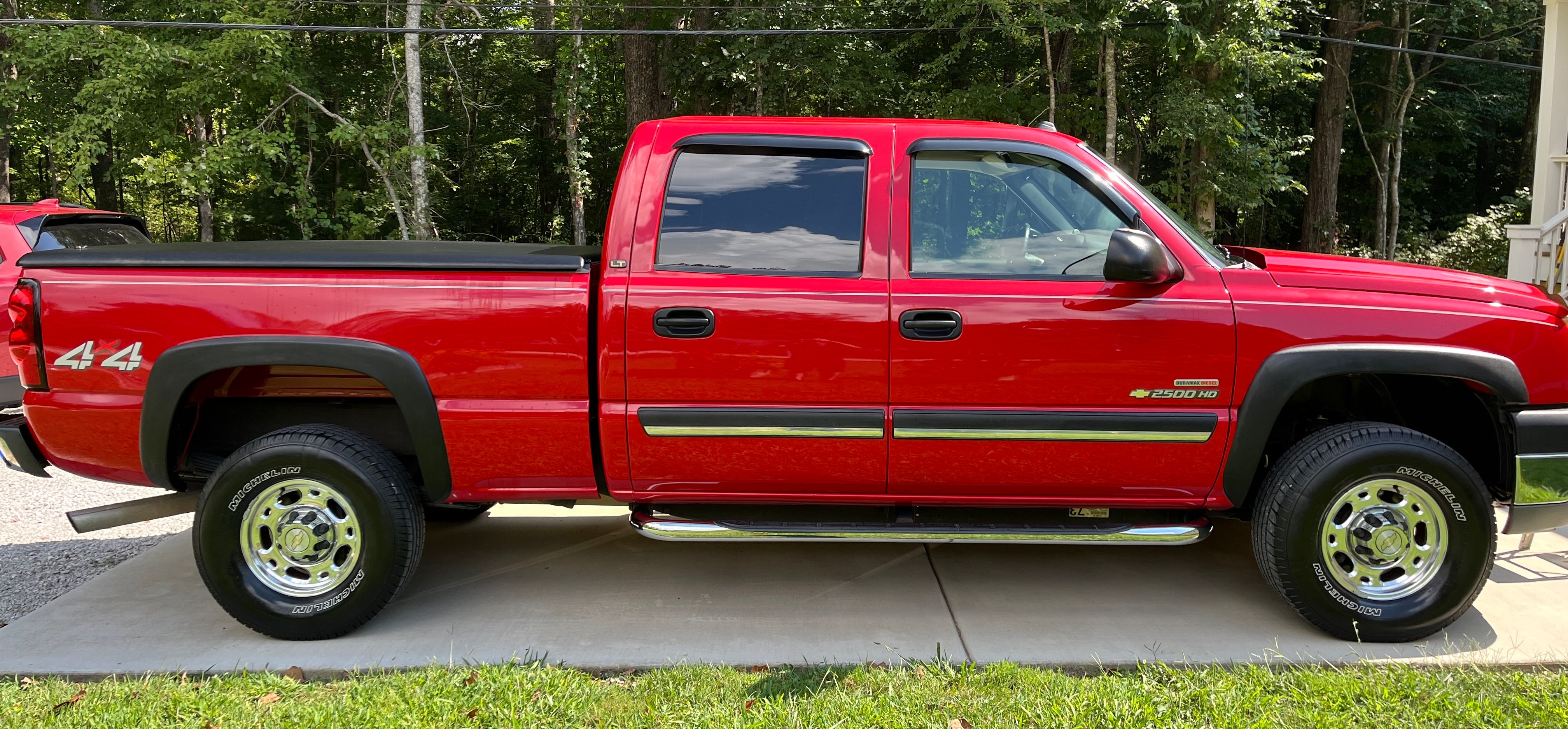 Used 2005 Chevrolet Silverado 2500 LT w/ Heavy-Duty Power Package AWD/4WD image 8