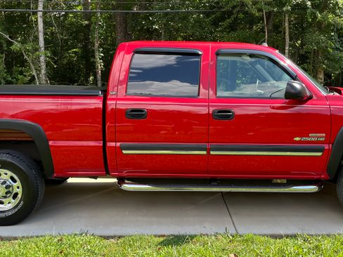 Used 2005 Chevrolet Silverado 2500 LT w/ Heavy-Duty Power Package AWD/4WD image 8