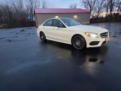 Used 2017 Mercedes-Benz C 300 4MATIC Sedan image 8