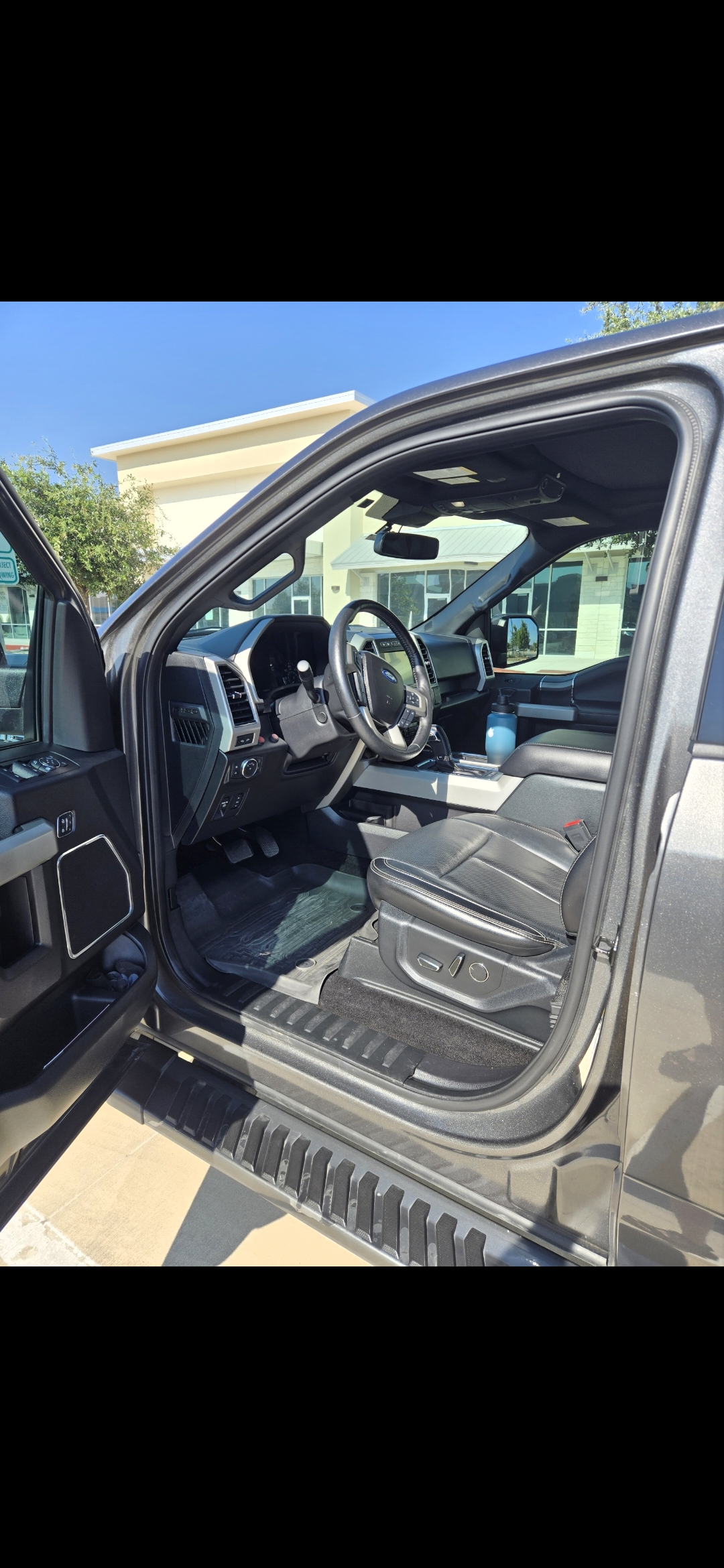 Used 2018 Ford F150 Lariat w/ Equipment Group 502A Luxury AWD/4WD image 6