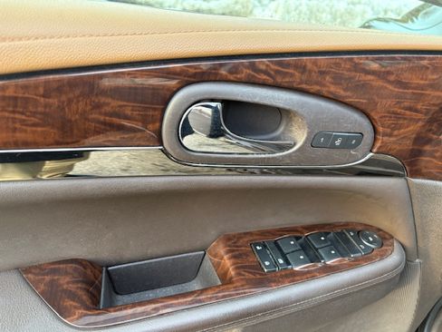 Used 2015 Buick Enclave Leather image 12