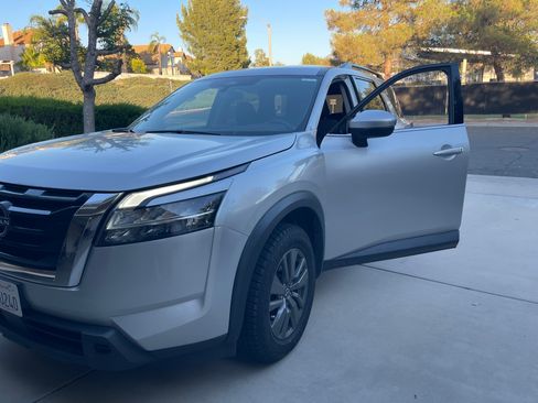 Used 2022 Nissan Pathfinder SV AWD/4WD image 5