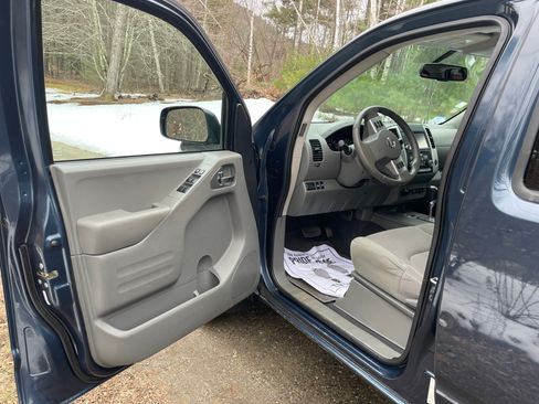 Used 2020 Nissan Frontier SV image 24