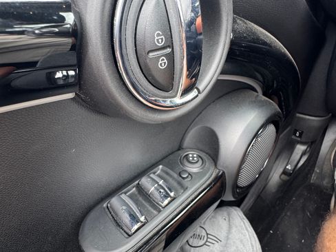 Used 2022 MINI Cooper S w/ Signature Upholstery Package image 26