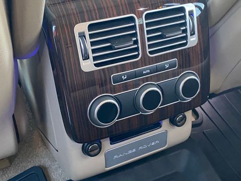 Used 2017 Land Rover Range Rover image 4