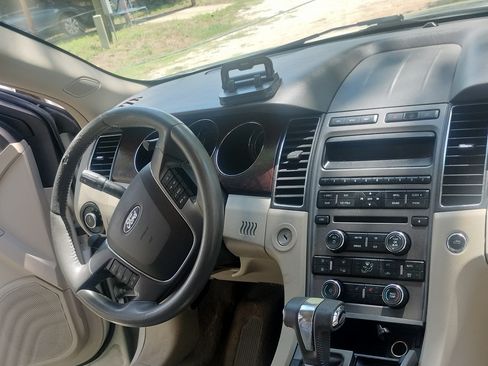 Used 2011 Ford Taurus SEL w/ 201A Rapid Spec Order Code FWD image 4