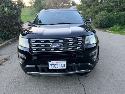 Used 2016 Ford Explorer XLT w/ Equipment Group 202A image 2