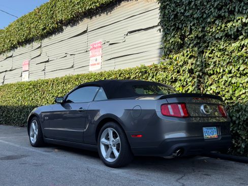 Used 2011 Ford Mustang GT Premium RWD image 2